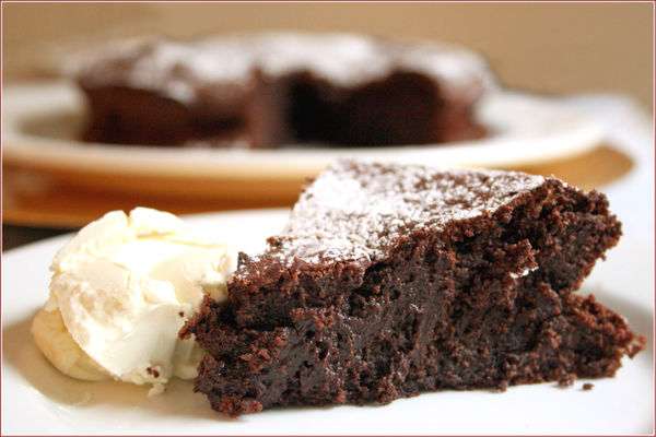 Tort de ciocolata fara faina unt si zahar